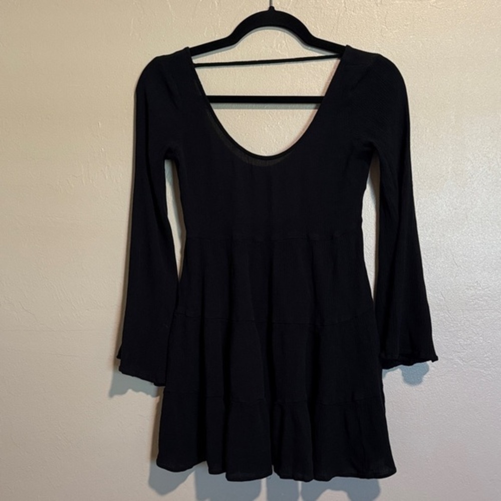 Express Black Long-Sleeve Scoop Neck Tiered Swing Dress